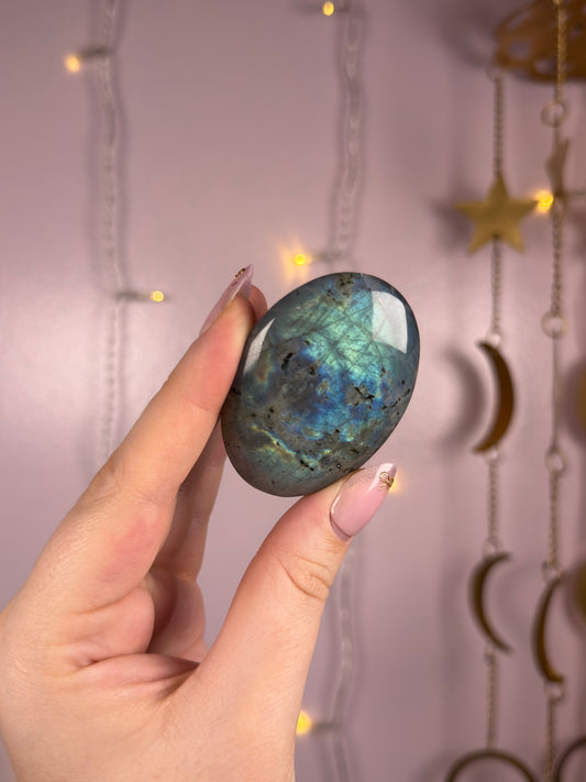 Labradorite Palmstone A (blue/green)