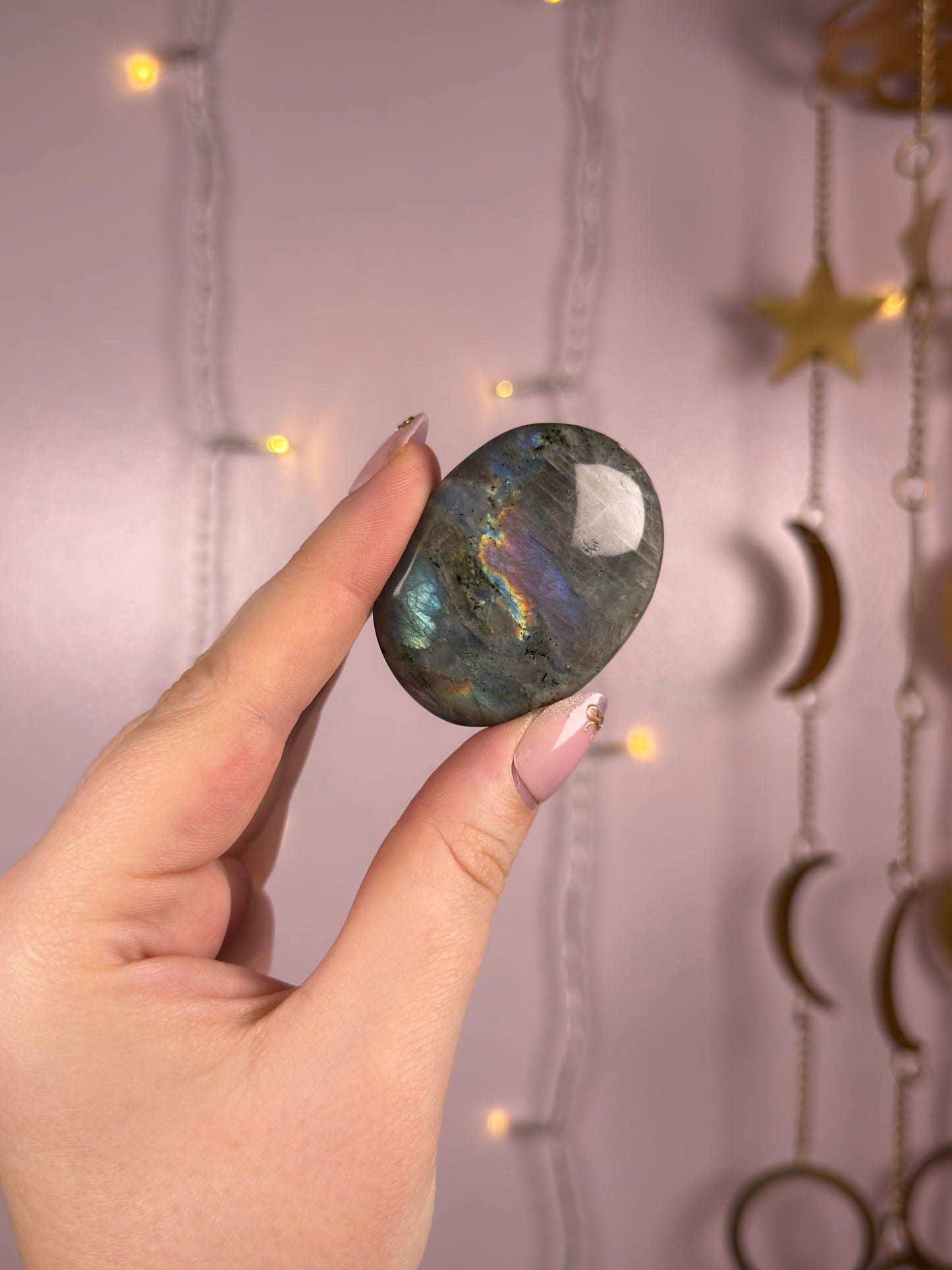 Labradorite Palmstone B (purple/green/blue)