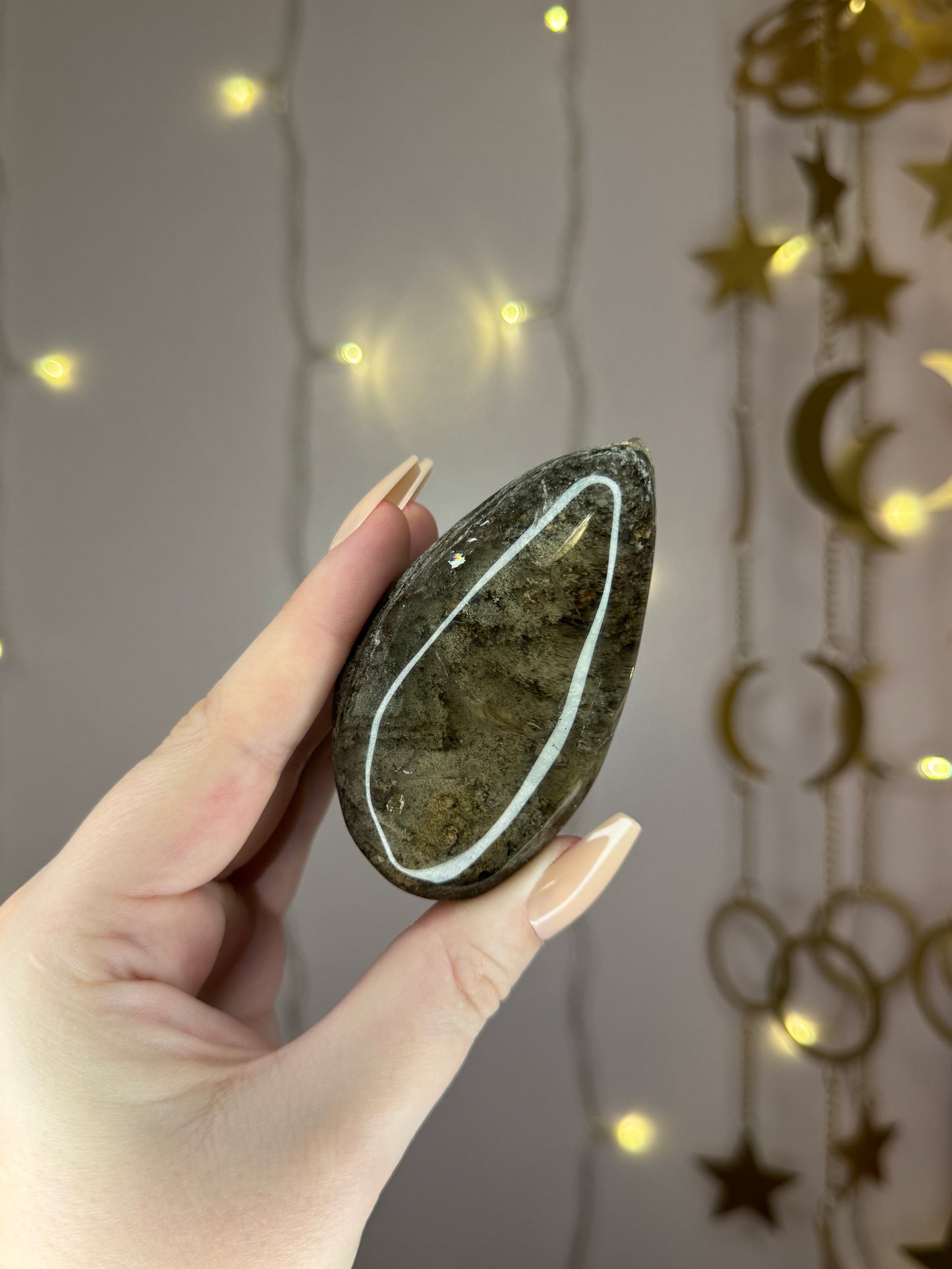 Layered Dark Grey Garden Quartz Lens 36