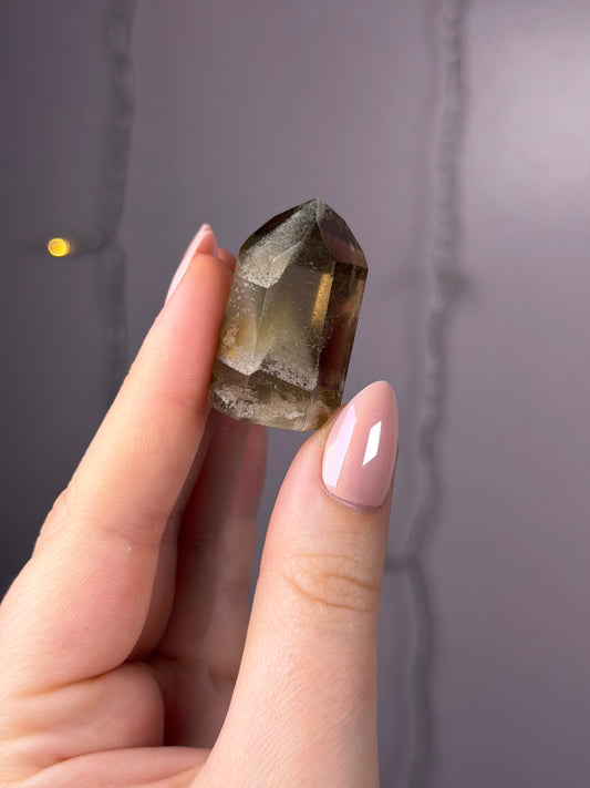 Smoky Grey Garden Quartz Tower