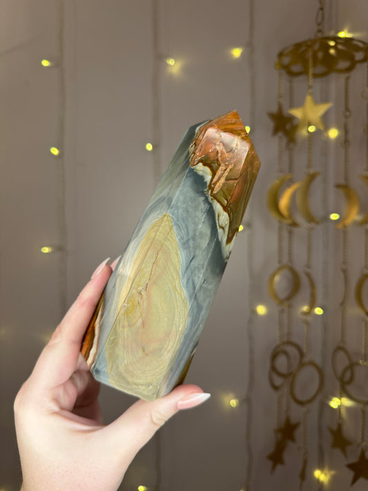 Statement Polychrome Jasper Tower
