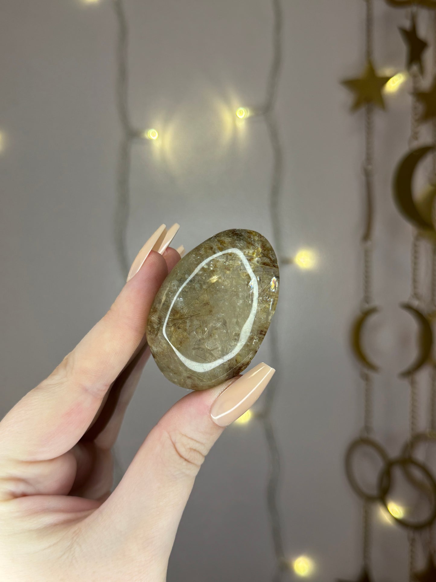 White/Tan Garden Quartz Lens w/ Golden Rutile 26