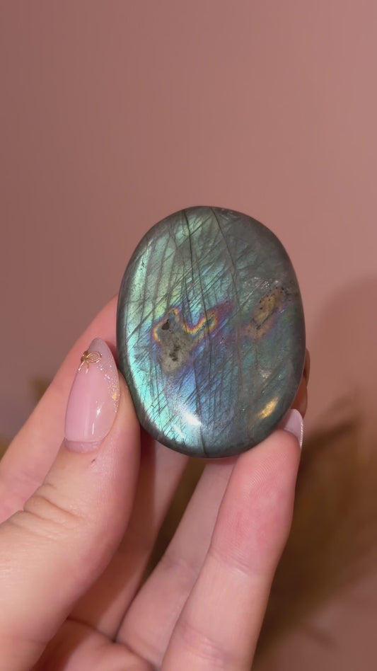 Labradorite Palmstone E (silvery blue/green)
