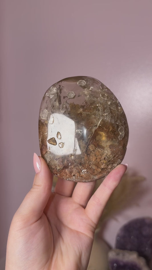 Big Brown/Beige/Red Garden Quartz Lens w/ Intruding Points