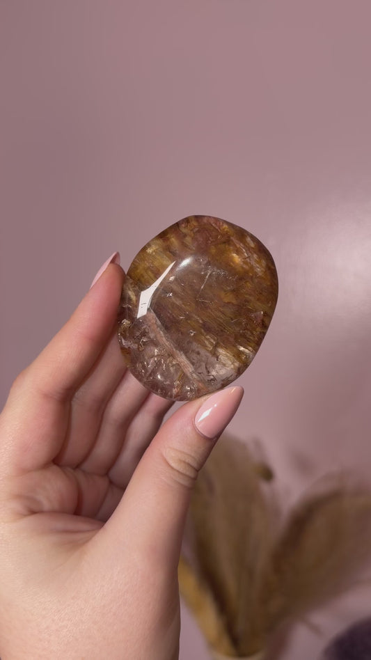 Red/Yellow Amphibole Quartz Lens