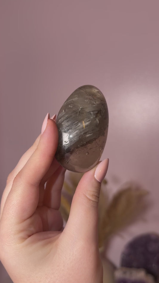 Funky Grey Garden Quartz Lens